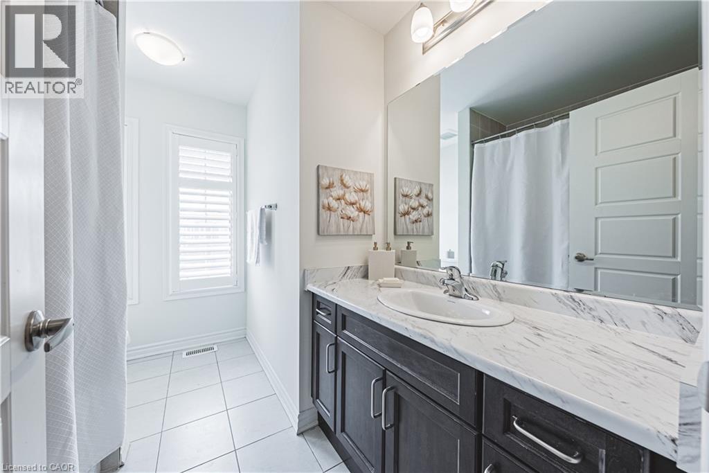 728 KENNEDY Circle W, Milton, Ontario, L9E1R9 — Photo 32