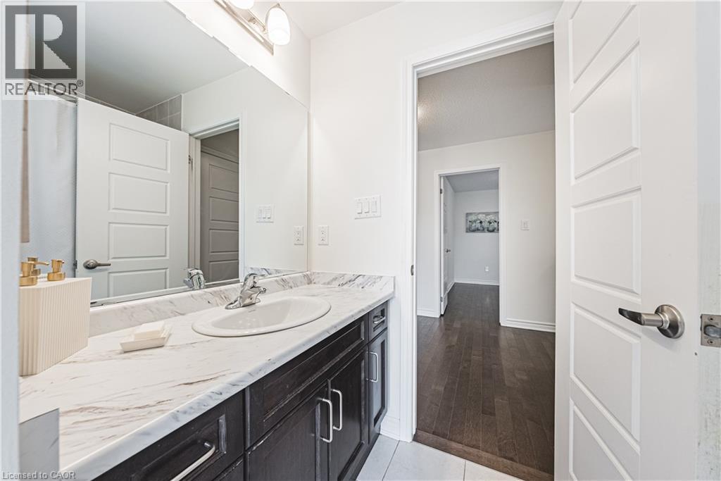 728 KENNEDY Circle W, Milton, Ontario, L9E1R9 — Photo 33