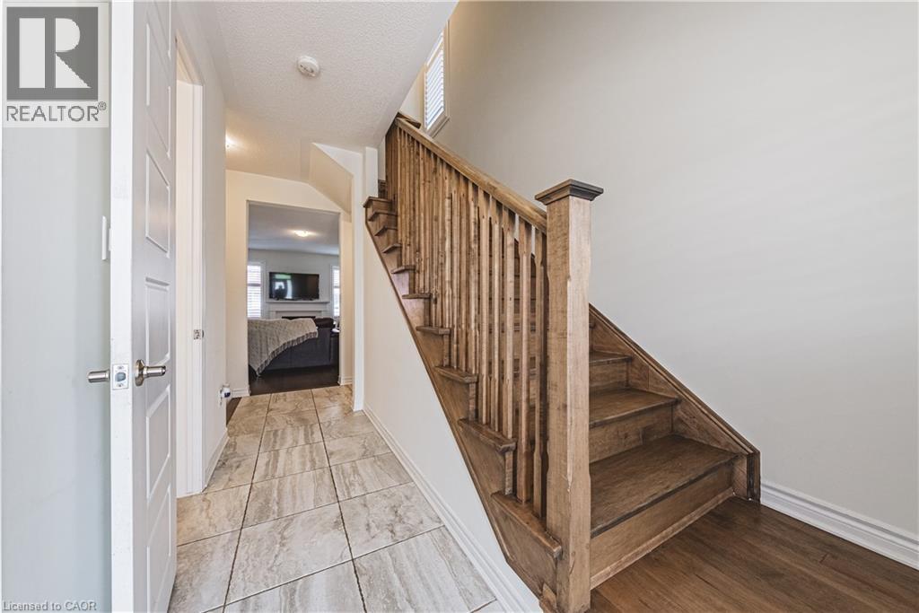 728 KENNEDY Circle W, Milton, Ontario, L9E1R9 — Photo 8