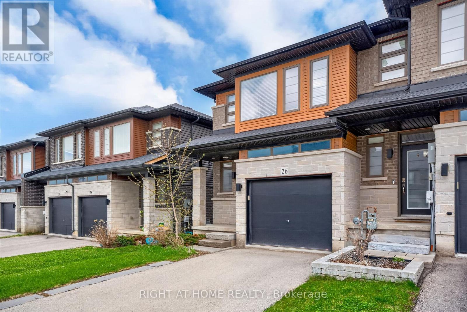 26 GREENWICH AVENUE, Hamilton (Stoney Creek Mountain), Ontario, L8J0L5 — Photo 2