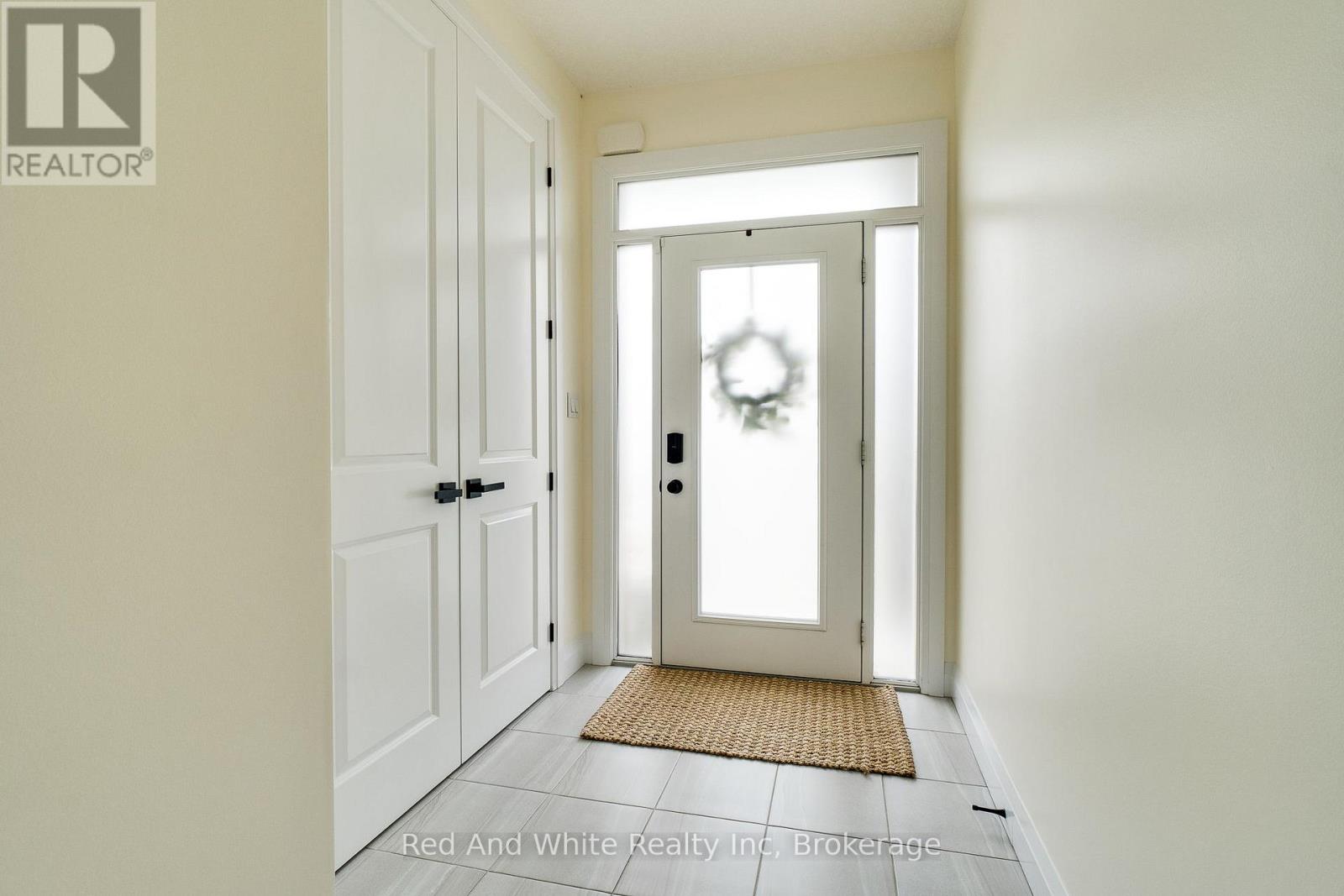 126 FOREST CREEK DRIVE, Kitchener, Ontario, N2R0M1 — Photo 3