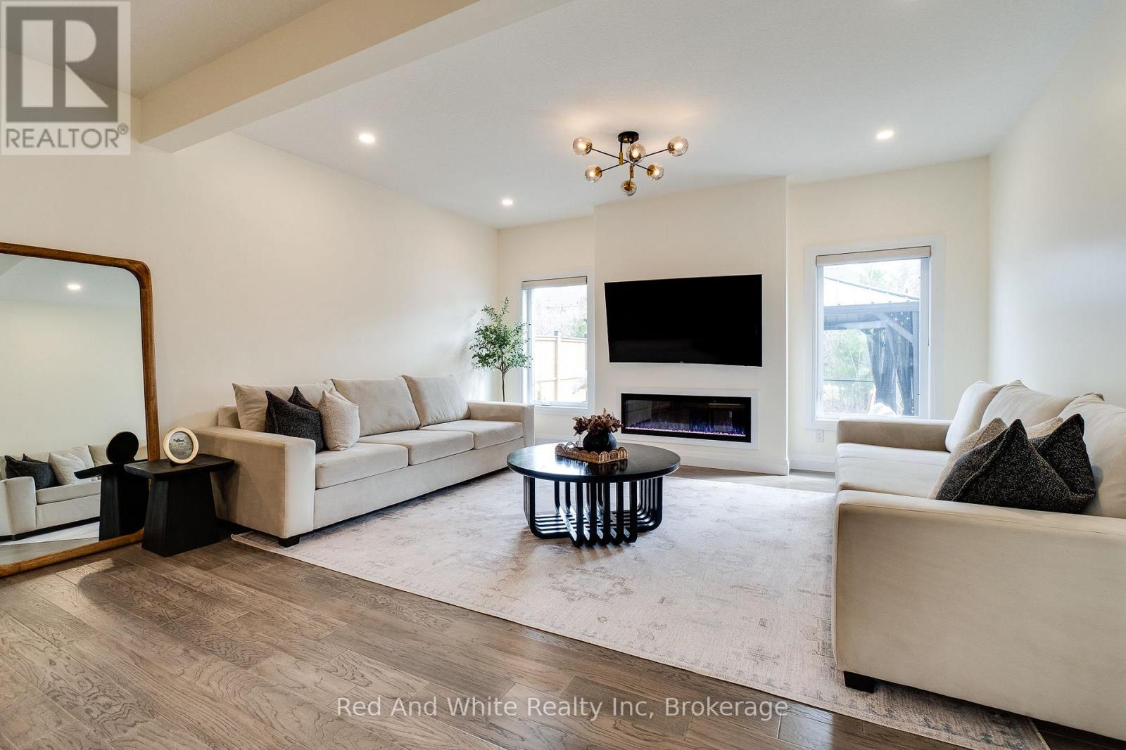 126 FOREST CREEK DRIVE, Kitchener, Ontario, N2R0M1 — Photo 4