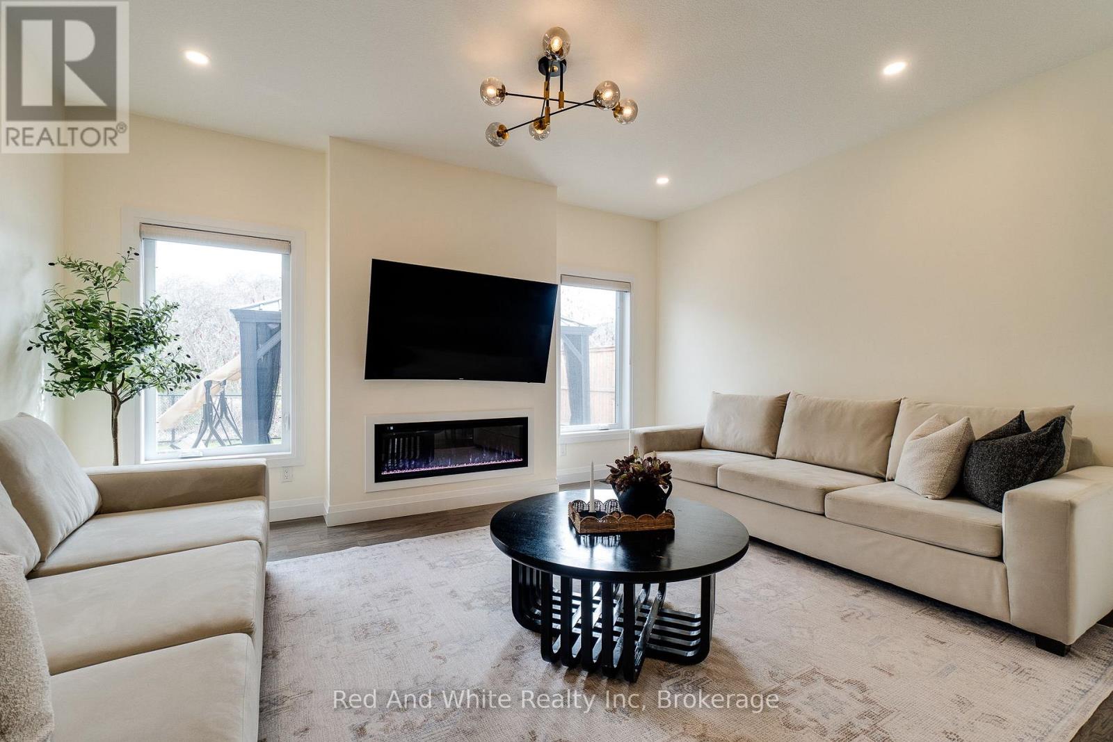 126 FOREST CREEK DRIVE, Kitchener, Ontario, N2R0M1 — Photo 7