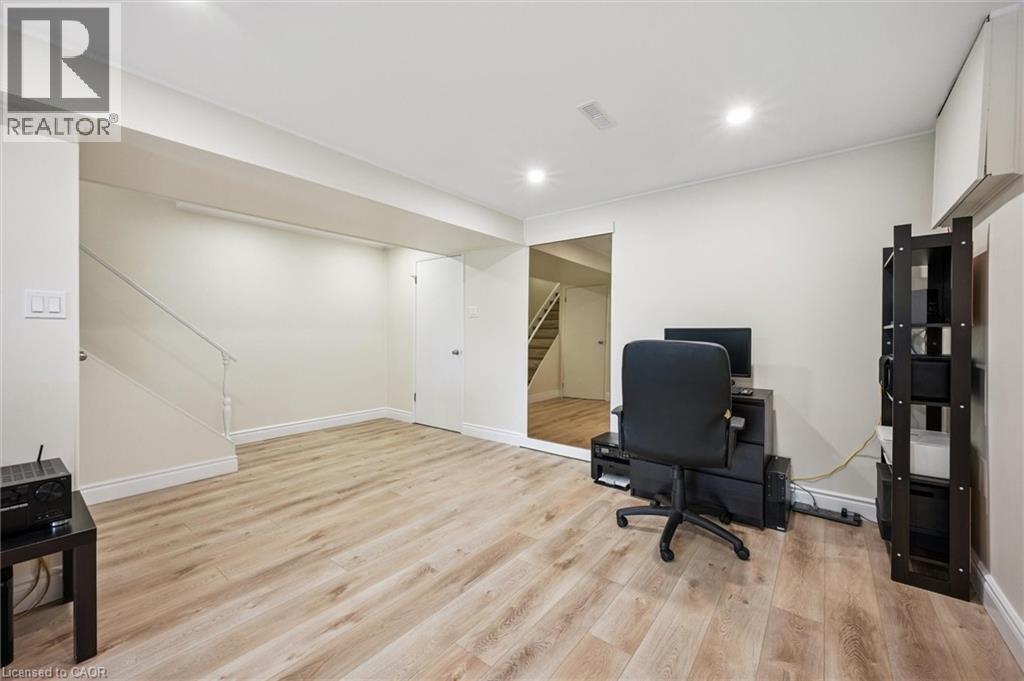 97 BECHTEL Drive, Kitchener, Ontario, N2P1S7 — Photo 33