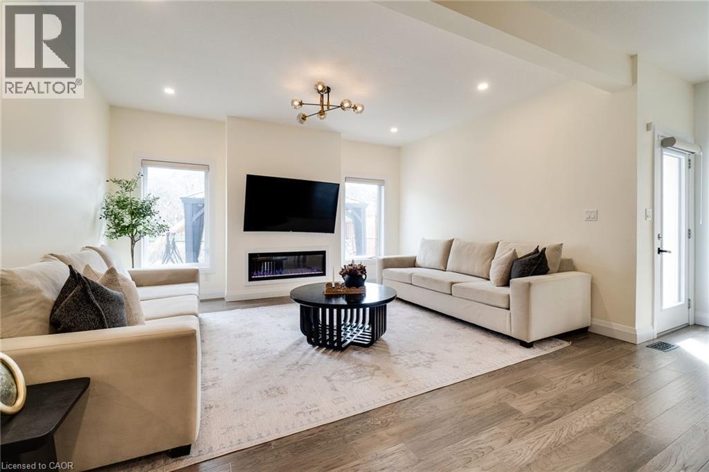 126 FOREST CREEK Drive, Kitchener, Ontario, N2R0M1 — Photo 7