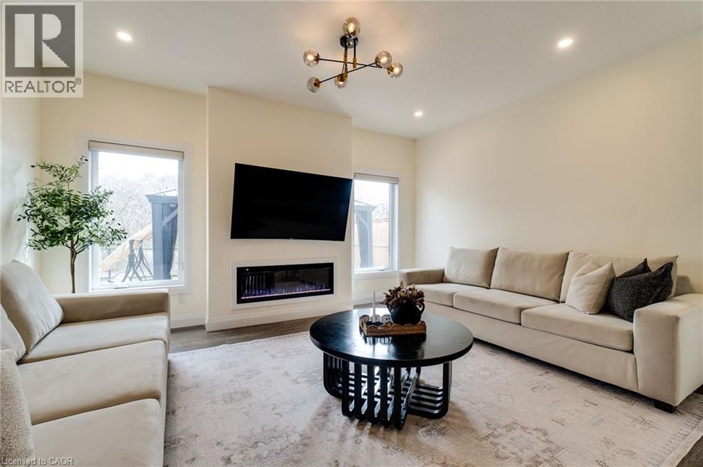 126 FOREST CREEK Drive, Kitchener, Ontario, N2R0M1 — Photo 8