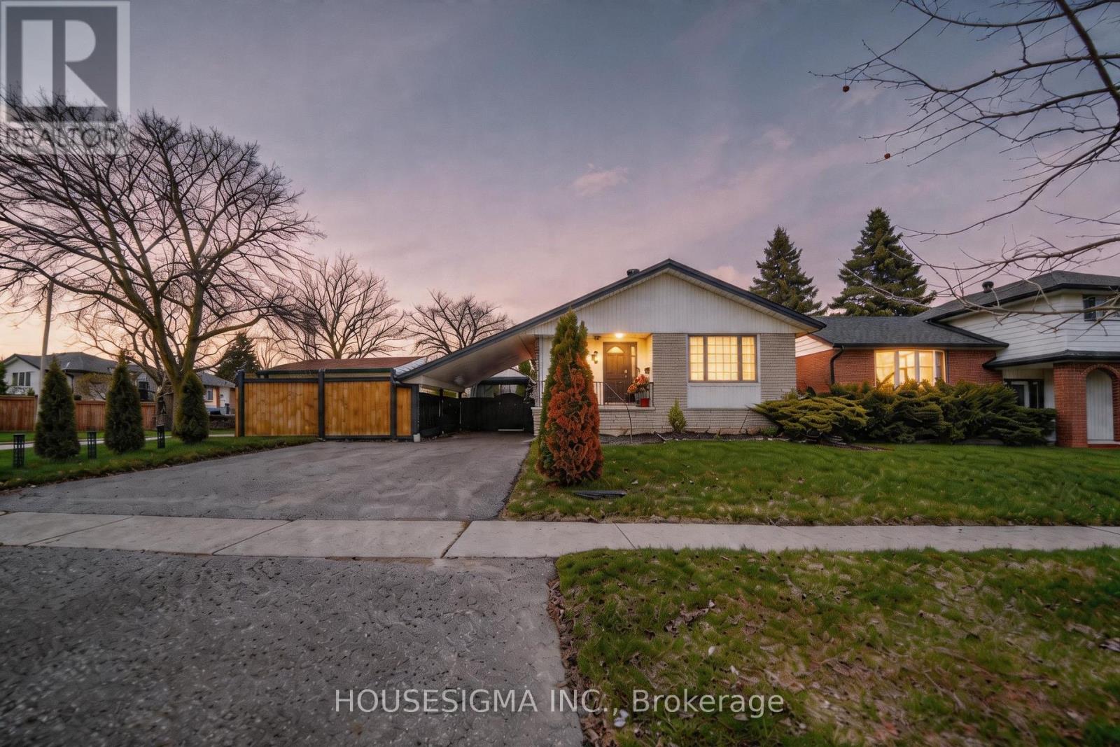 919 CENTRAL PARK BOULEVARD N, Oshawa (Centennial), Ontario, L1G6V8 — Photo 2