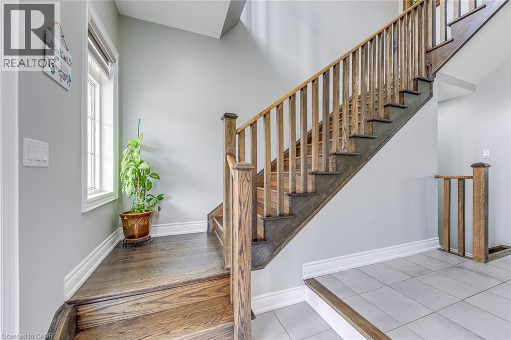 99 MCKNIGHT Avenue, Waterdown, Ontario, L8B0T8 — Photo 18