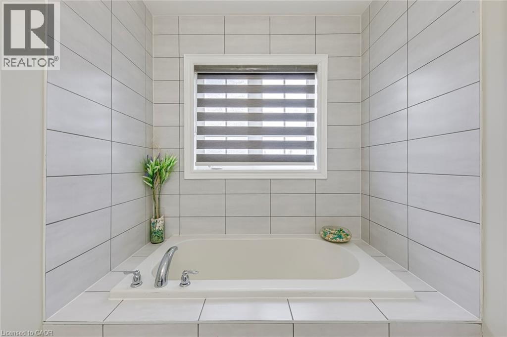 99 MCKNIGHT Avenue, Waterdown, Ontario, L8B0T8 — Photo 26