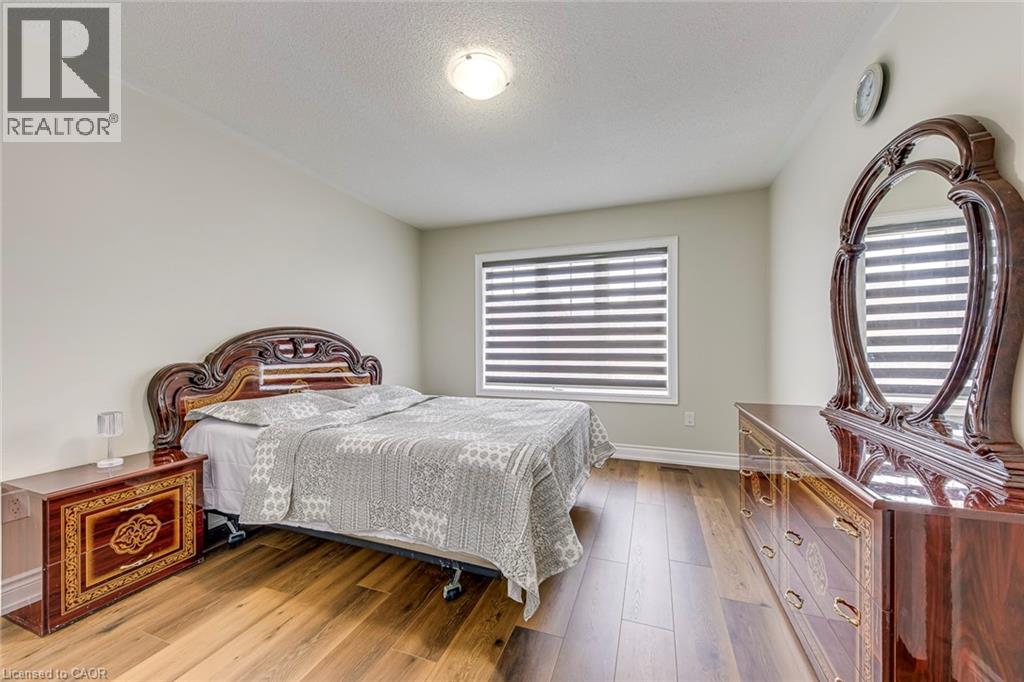 99 MCKNIGHT Avenue, Waterdown, Ontario, L8B0T8 — Photo 30