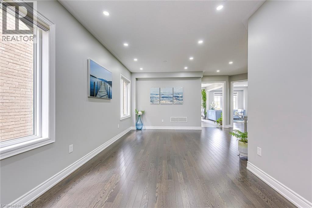 99 MCKNIGHT Avenue, Waterdown, Ontario, L8B0T8 — Photo 4