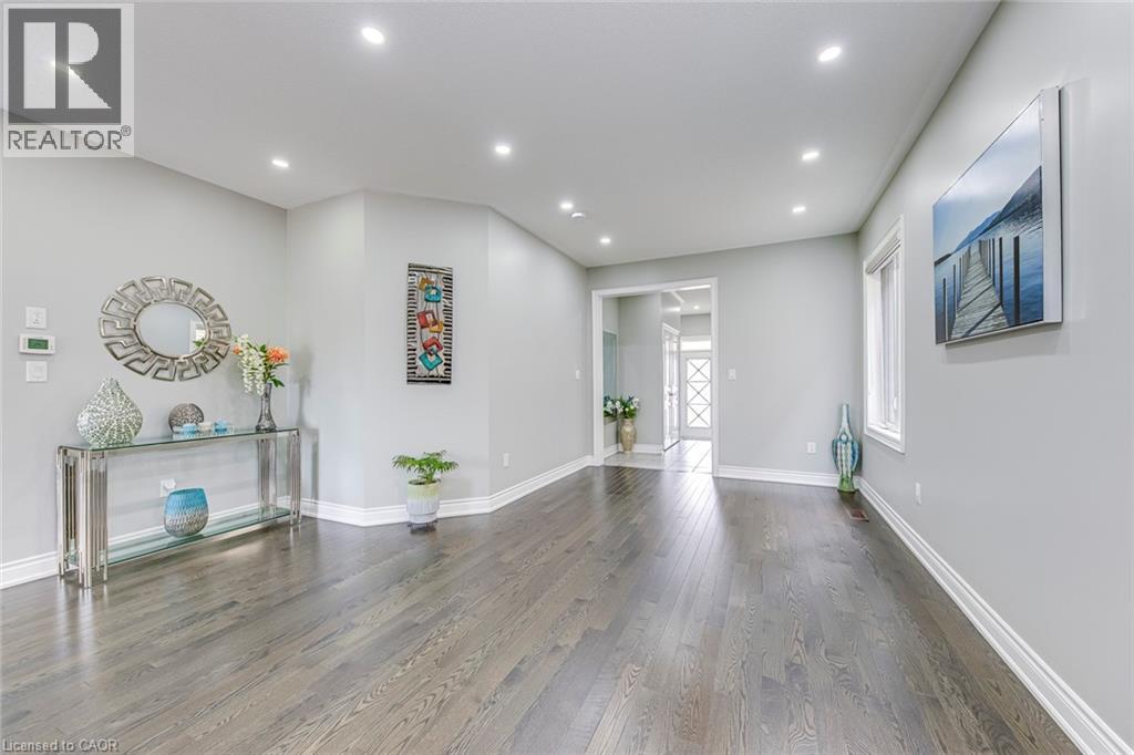 99 MCKNIGHT Avenue, Waterdown, Ontario, L8B0T8 — Photo 5