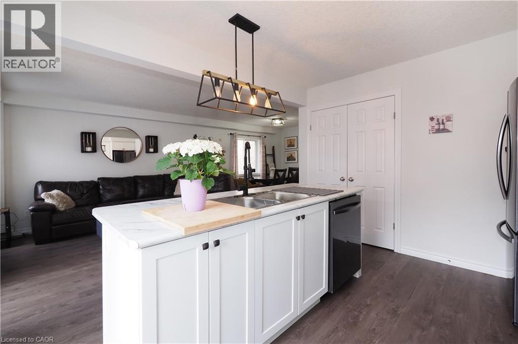 27 GLEASON Crescent, Kitchener, Ontario, N2M0B7 — Photo 16