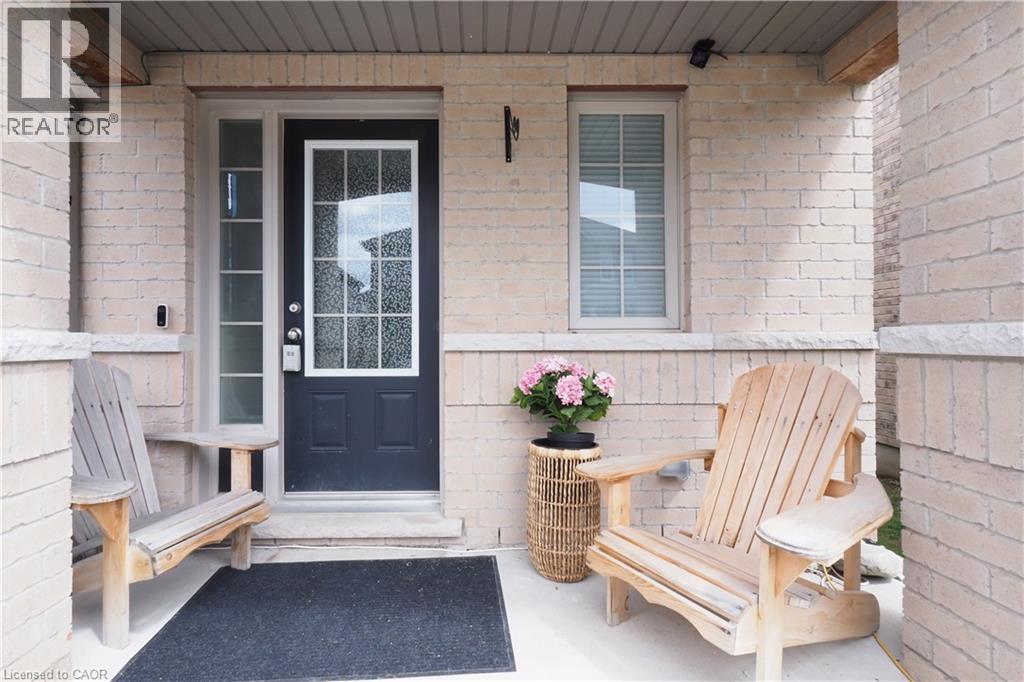 27 GLEASON Crescent, Kitchener, Ontario, N2M0B7 — Photo 2