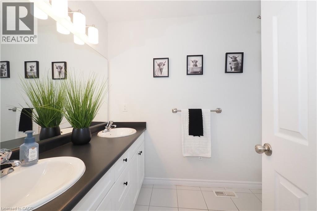 27 GLEASON Crescent, Kitchener, Ontario, N2M0B7 — Photo 23