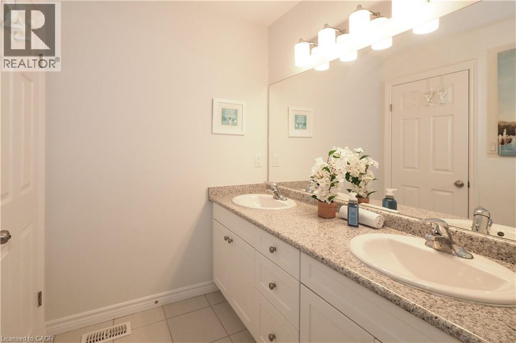 27 GLEASON Crescent, Kitchener, Ontario, N2M0B7 — Photo 32