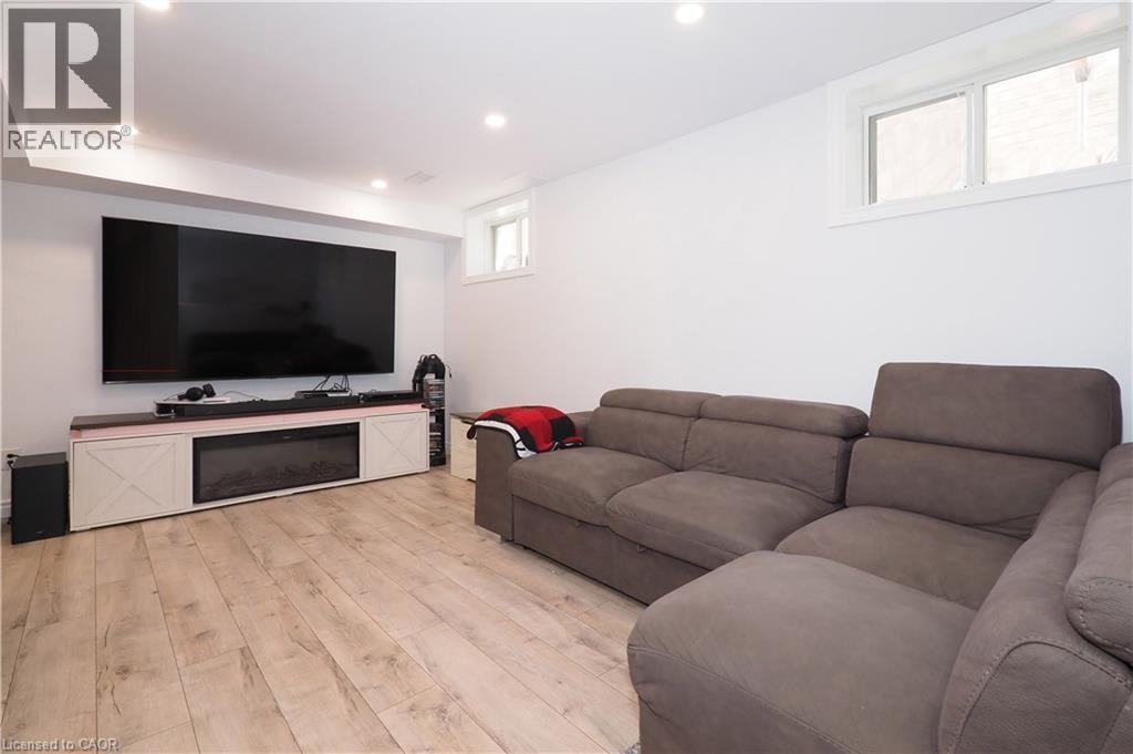 27 GLEASON Crescent, Kitchener, Ontario, N2M0B7 — Photo 34