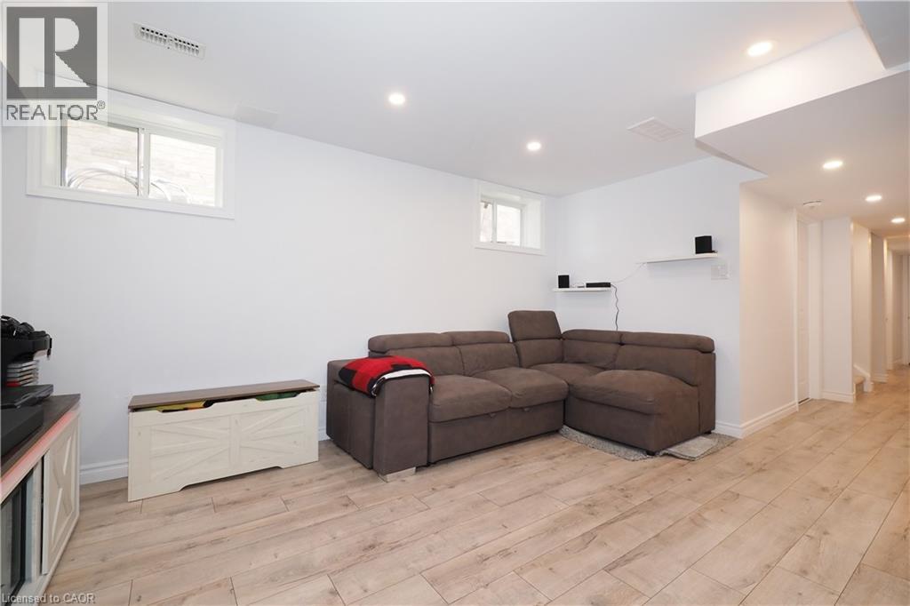 27 GLEASON Crescent, Kitchener, Ontario, N2M0B7 — Photo 35