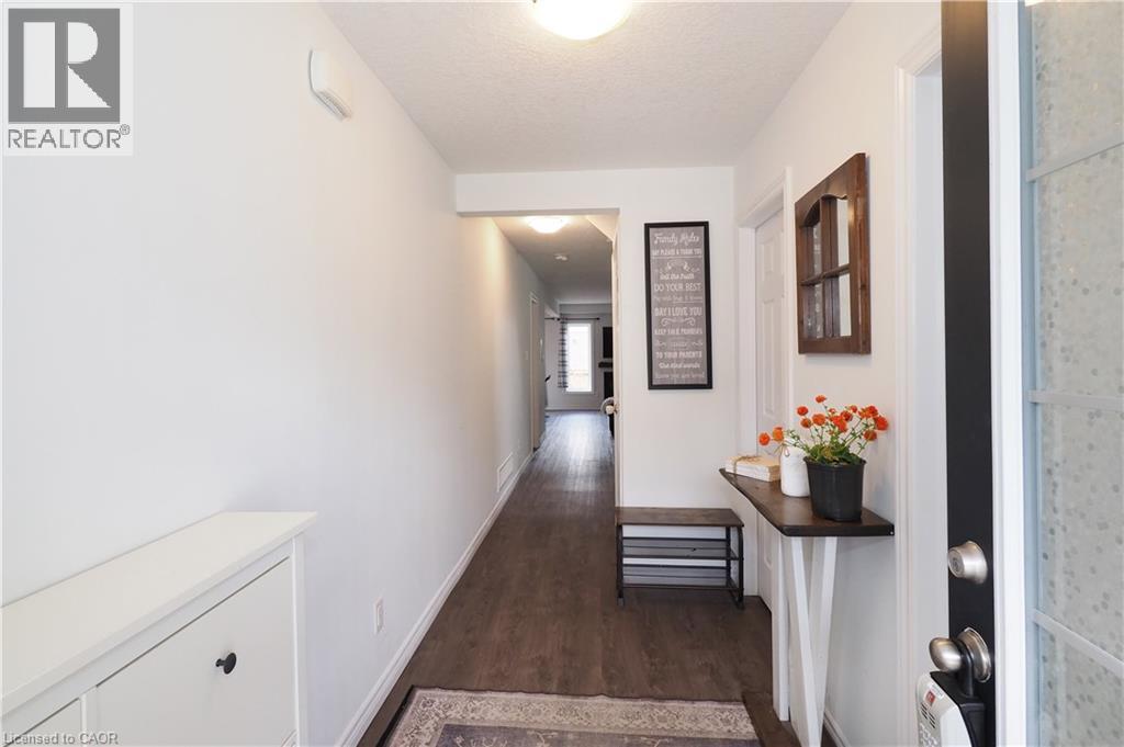 27 GLEASON Crescent, Kitchener, Ontario, N2M0B7 — Photo 4