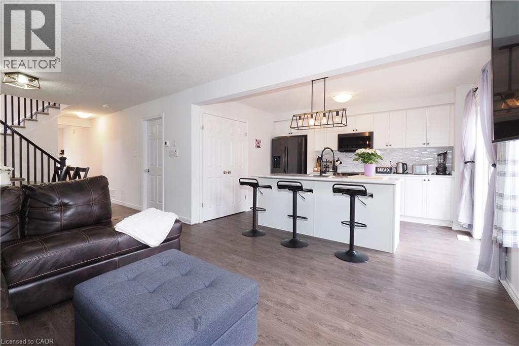 27 GLEASON Crescent, Kitchener, Ontario, N2M0B7 — Photo 7