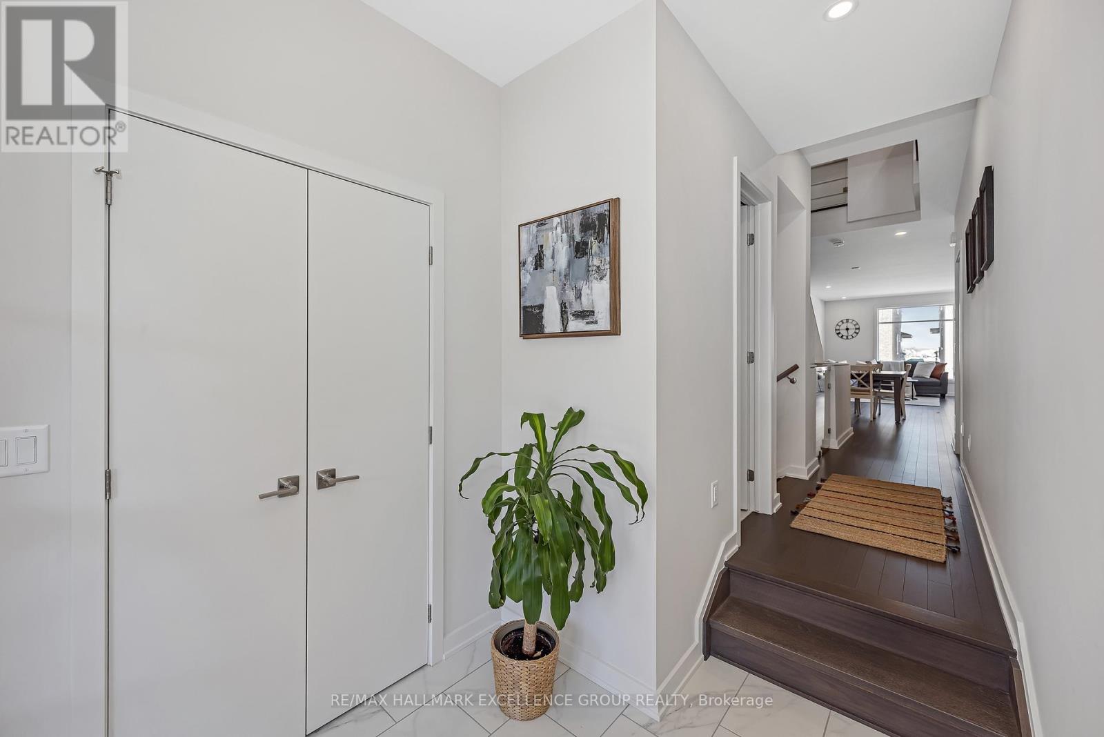 677 HONEYDEW STREET, Ottawa, Ontario, K1X0K5 — Photo 2