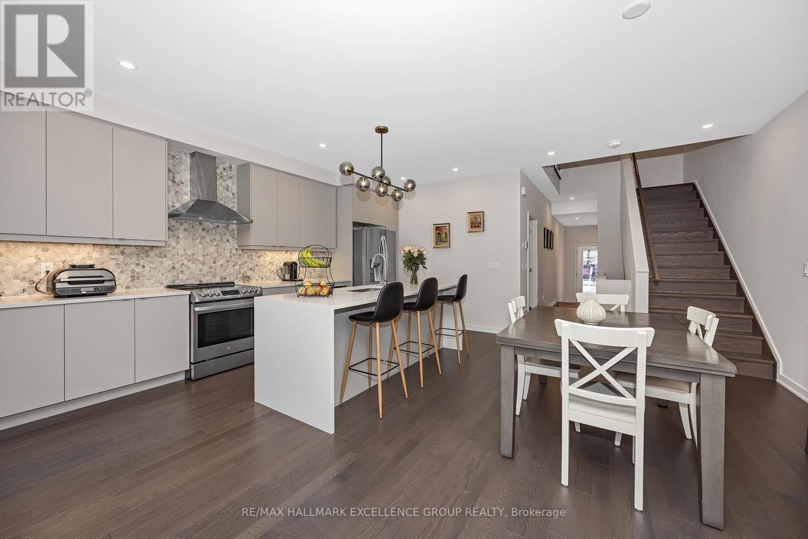 677 HONEYDEW STREET, Ottawa, Ontario, K1X0K5 — Photo 3