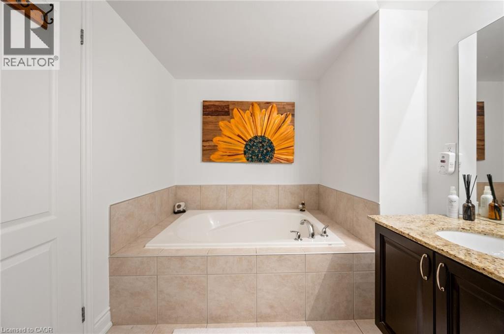 2458 SCHOLARS Common, Burlington, Ontario, L7P2W2 — Photo 34