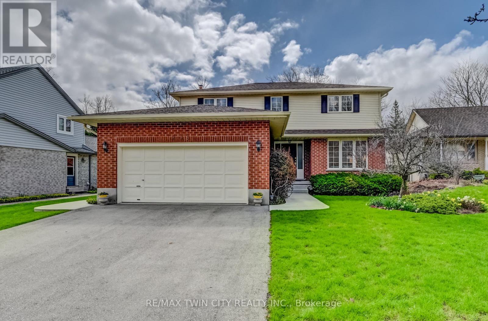 285 MAGNOLIA PLACE, Waterloo, Ontario, N2V2A3 — Photo 2