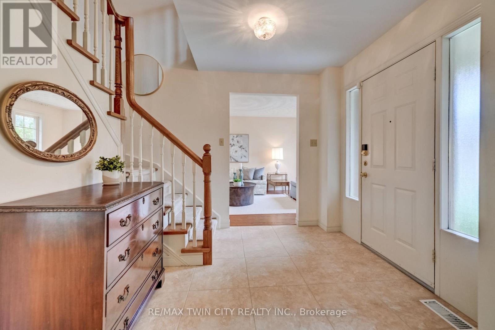 285 MAGNOLIA PLACE, Waterloo, Ontario, N2V2A3 — Photo 3