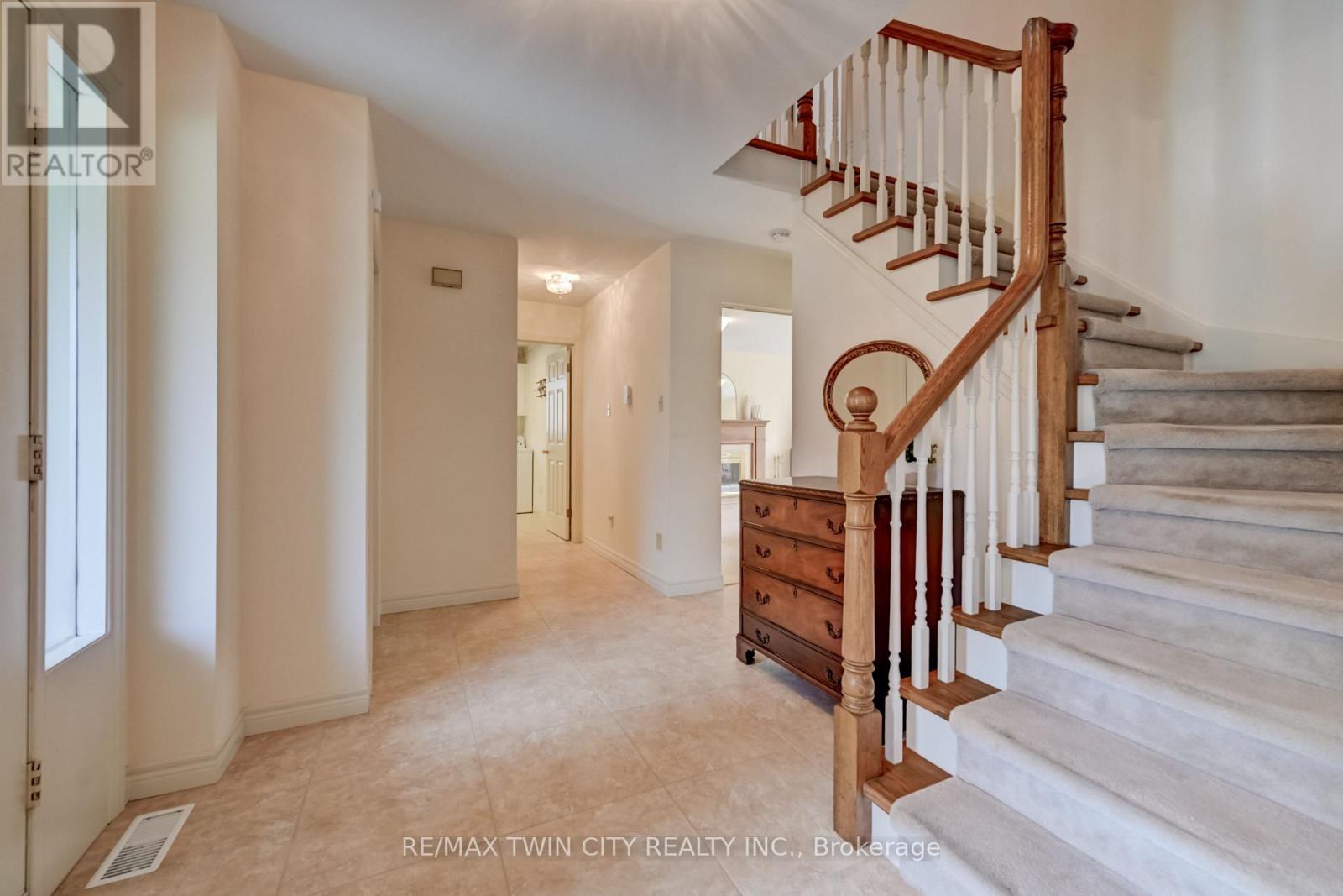 285 MAGNOLIA PLACE, Waterloo, Ontario, N2V2A3 — Photo 4