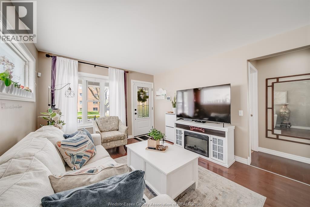 641 CAMERON AVENUE, Windsor, Ontario, N9B1Z2 — Photo 10