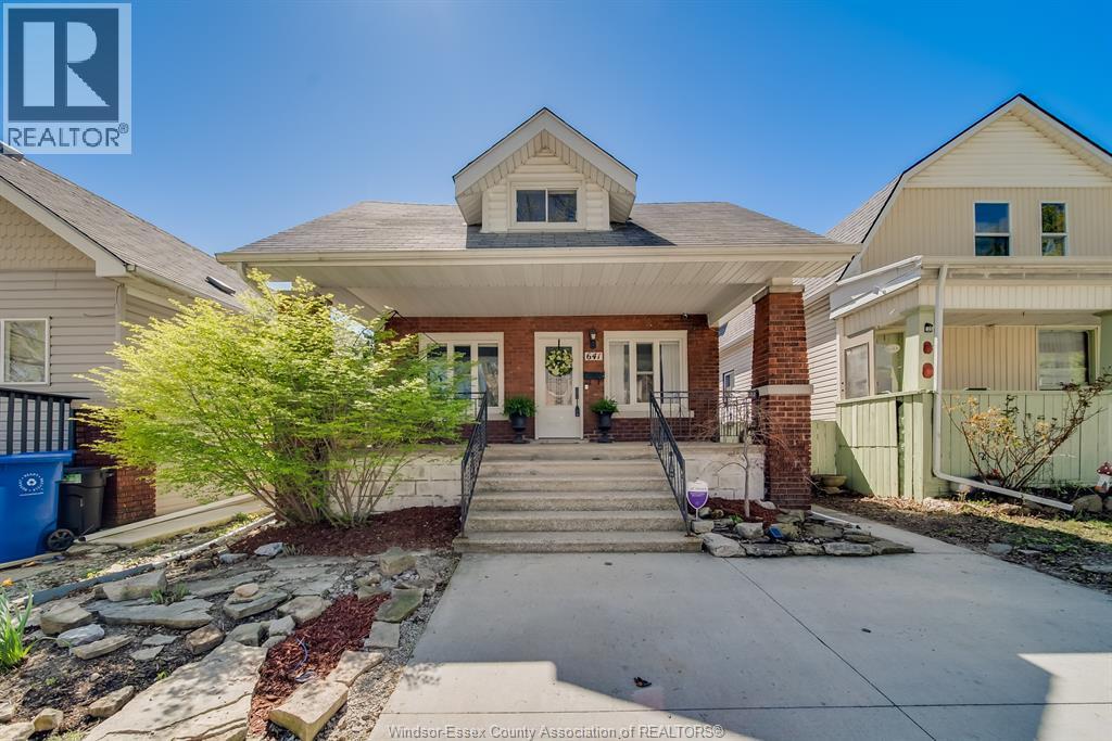 641 CAMERON AVENUE, Windsor, Ontario, N9B1Z2 — Photo 2