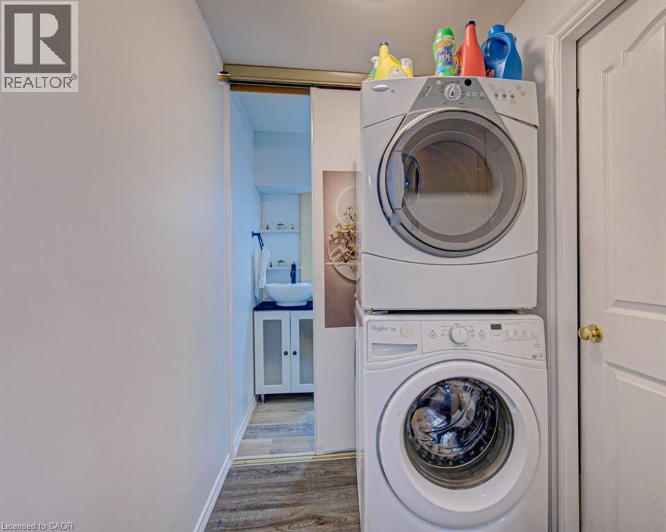 237B THISTLEGLEN Place, Waterloo, Ontario, N2T2A6 — Photo 6