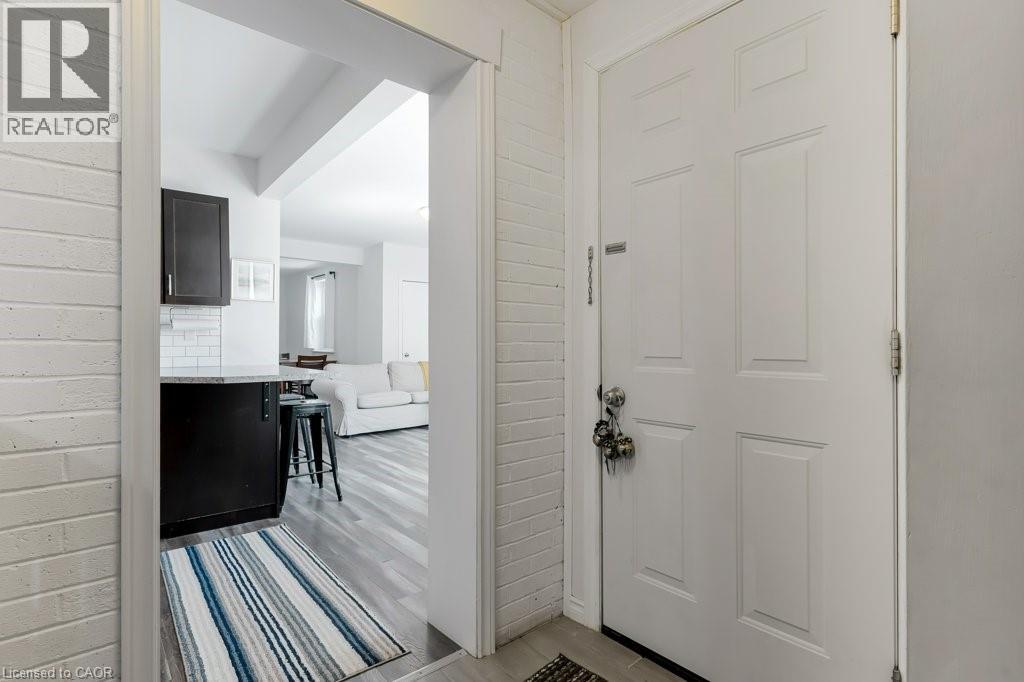 97 ST GEORGE Street, Kitchener, Ontario, N2G2T2 — Photo 3