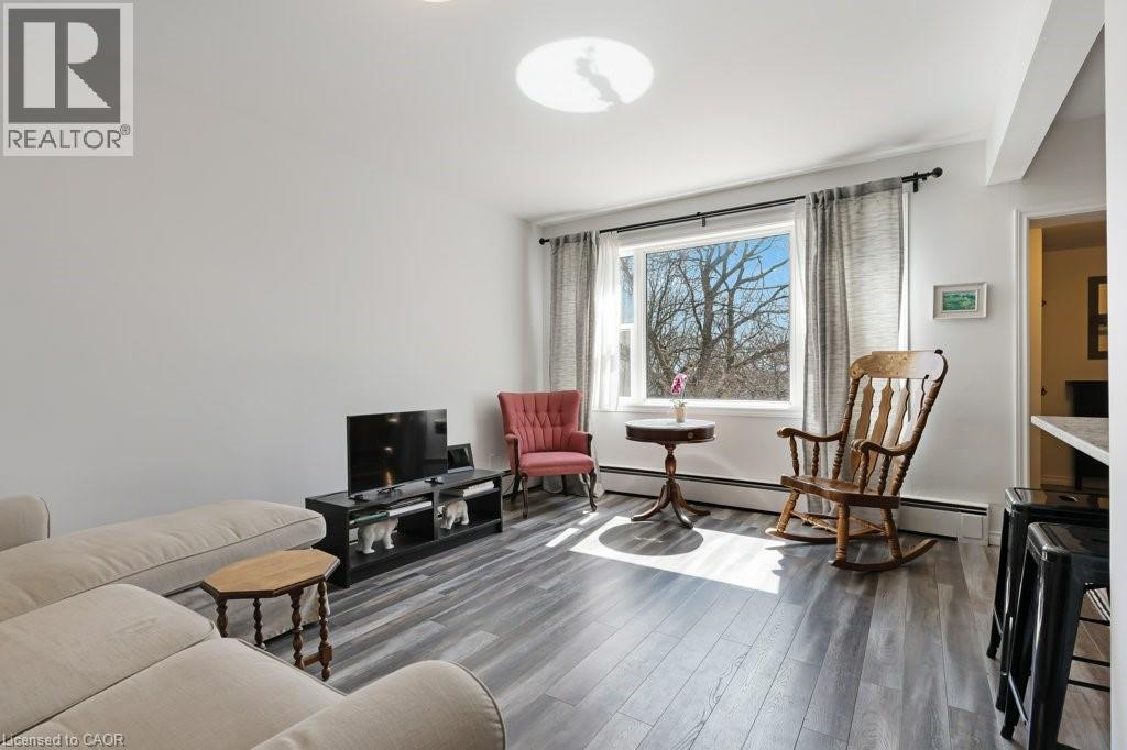 97 ST GEORGE Street, Kitchener, Ontario, N2G2T2 — Photo 4