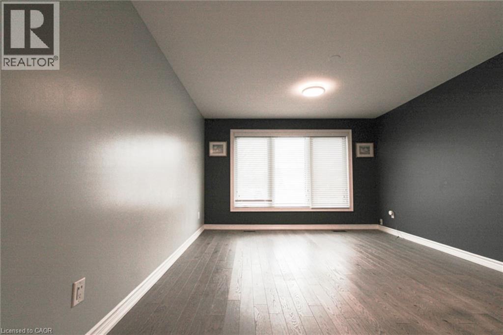 1601 SANDGATE Crescent Unit# Main, Mississauga, Ontario, L5J2E3 — Photo 2