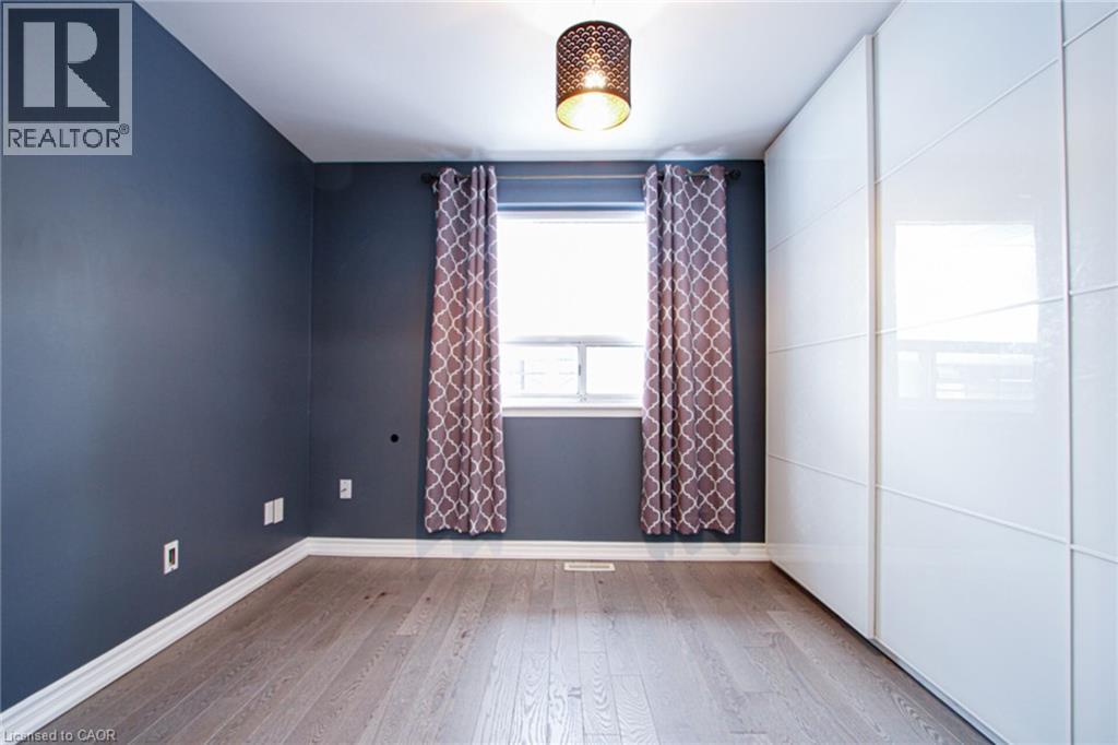 1601 SANDGATE Crescent Unit# Main, Mississauga, Ontario, L5J2E3 — Photo 9