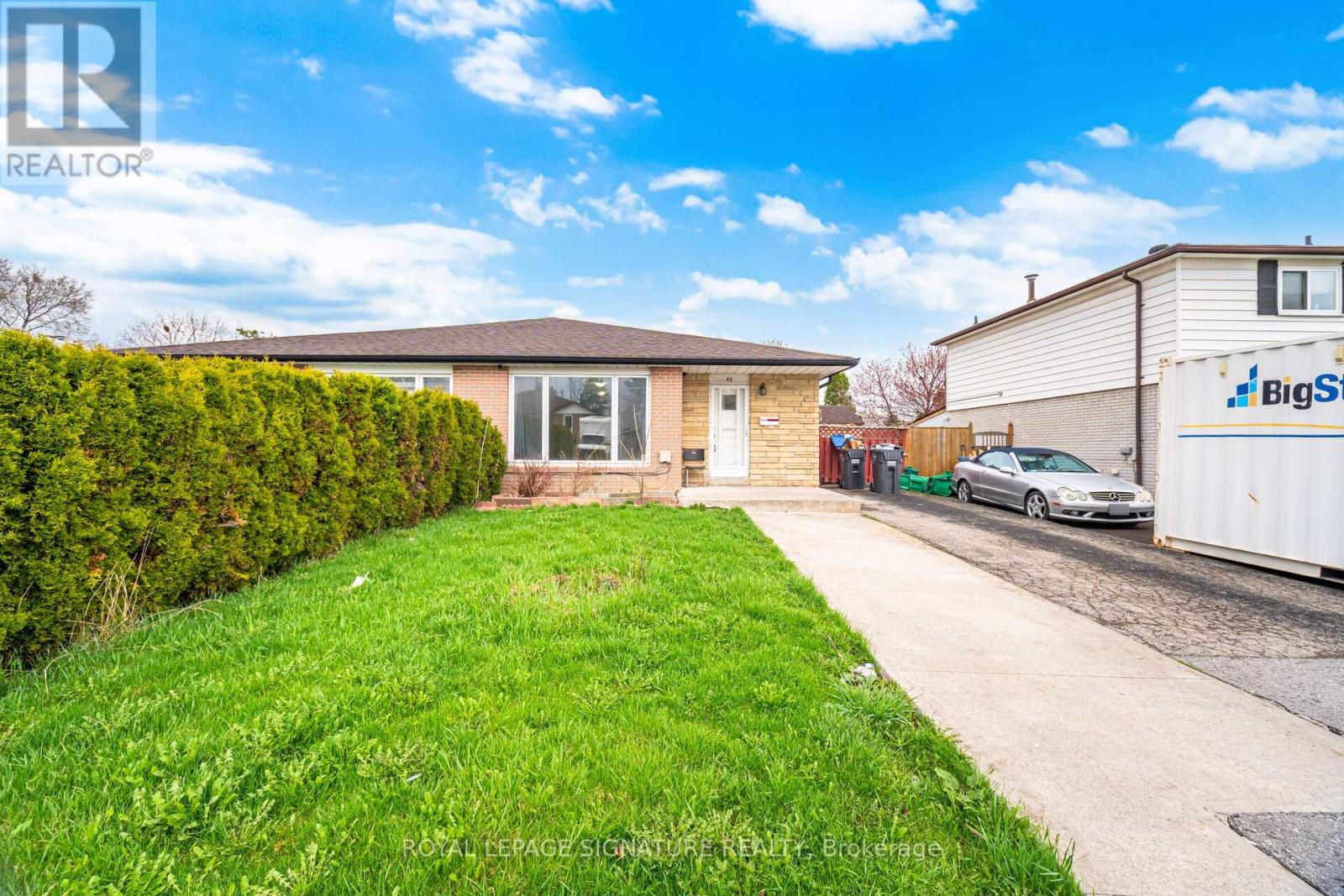 42 FLAMINGO CRESCENT, Brampton (Southgate), Ontario, L6T2G5 — Photo 2