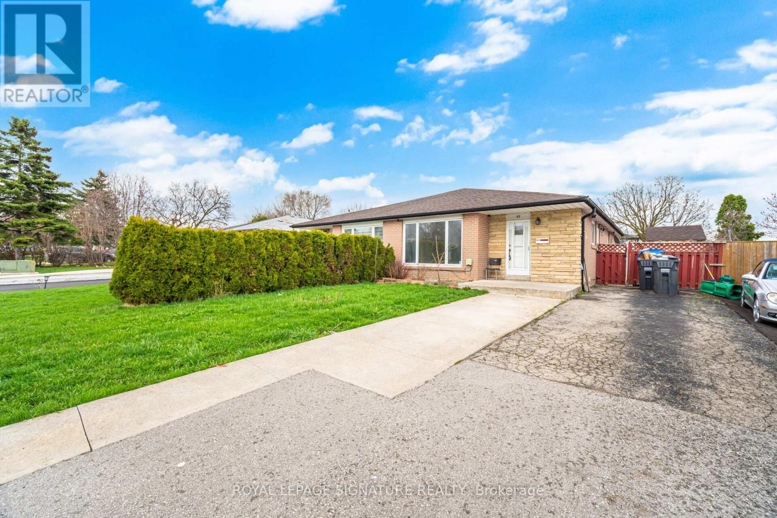 42 FLAMINGO CRESCENT, Brampton (Southgate), Ontario, L6T2G5 — Photo 3