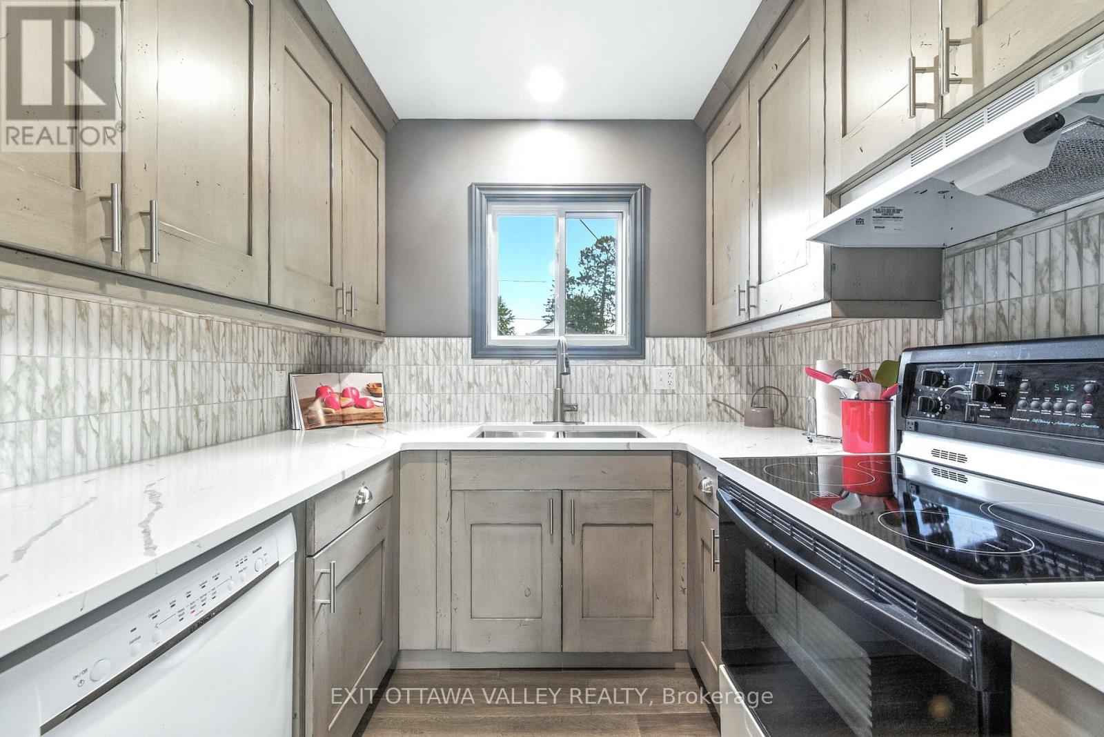 49 GLENDALE AVENUE, Deep River, Ontario, K0J1P0 — Photo 17