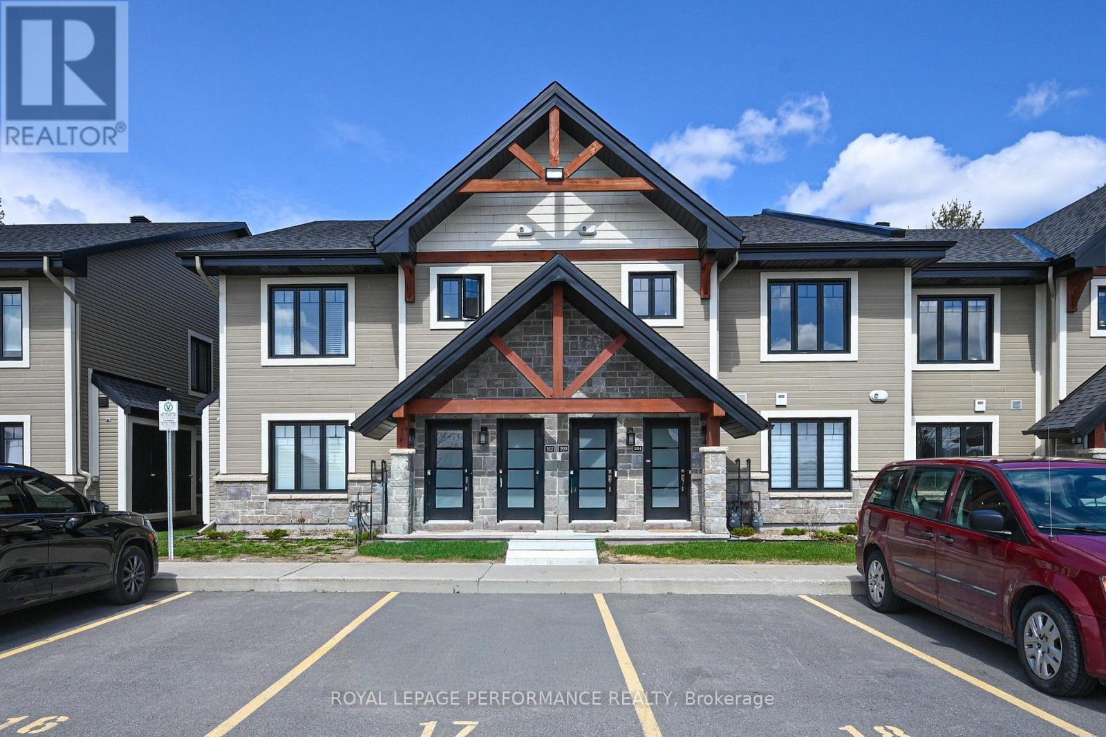202 - 83 ST MORITZ TRAIL, Russell, Ontario, K0A1W0 — Photo 2