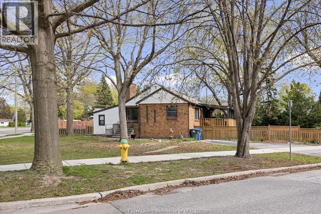 1114 Edward Unit# Upper, Windsor, Ontario, N8S3A1 — Photo 2