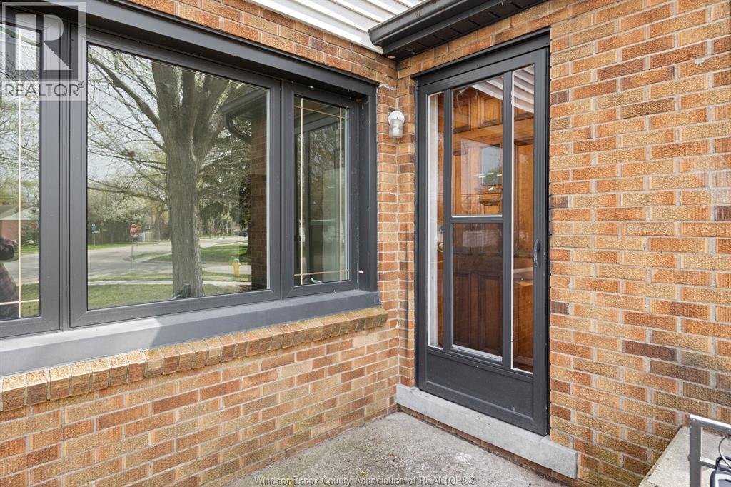 1114 Edward Unit# Upper, Windsor, Ontario, N8S3A1 — Photo 3