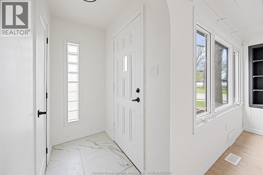 1114 Edward Unit# Upper, Windsor, Ontario, N8S3A1 — Photo 4