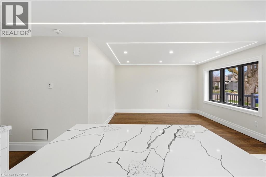 24 TREEVIEW Drive, Toronto, Ontario, M8W4B9 — Photo 12