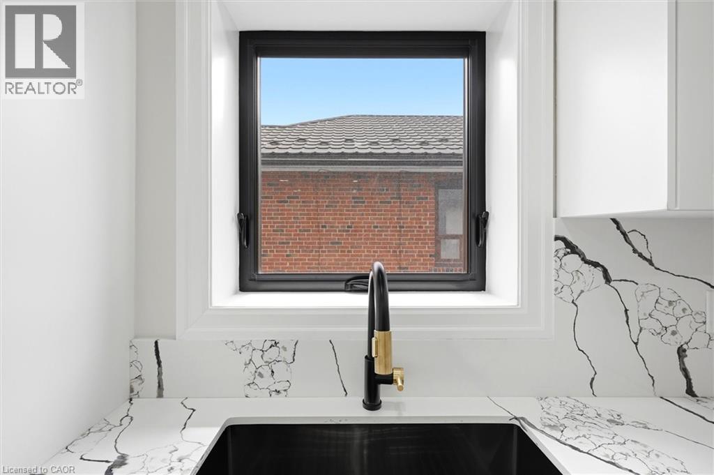 24 TREEVIEW Drive, Toronto, Ontario, M8W4B9 — Photo 13