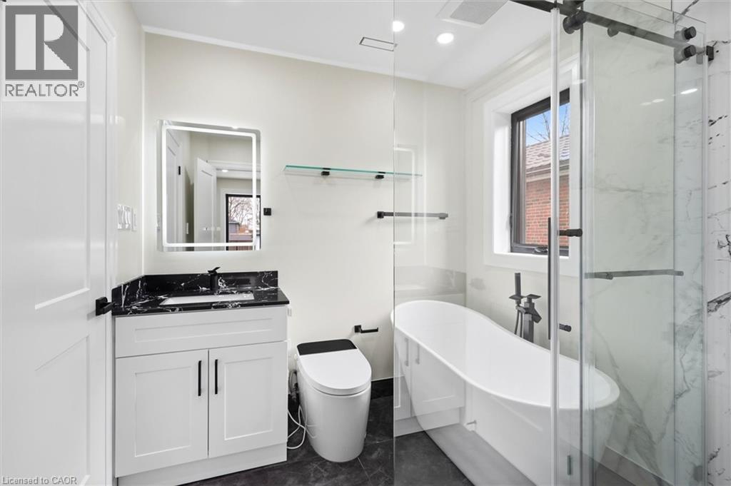 24 TREEVIEW Drive, Toronto, Ontario, M8W4B9 — Photo 15