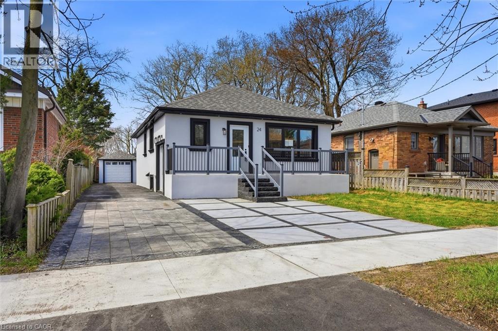 24 TREEVIEW Drive, Toronto, Ontario, M8W4B9 — Photo 2