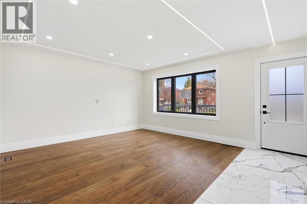 24 TREEVIEW Drive, Toronto, Ontario, M8W4B9 — Photo 4