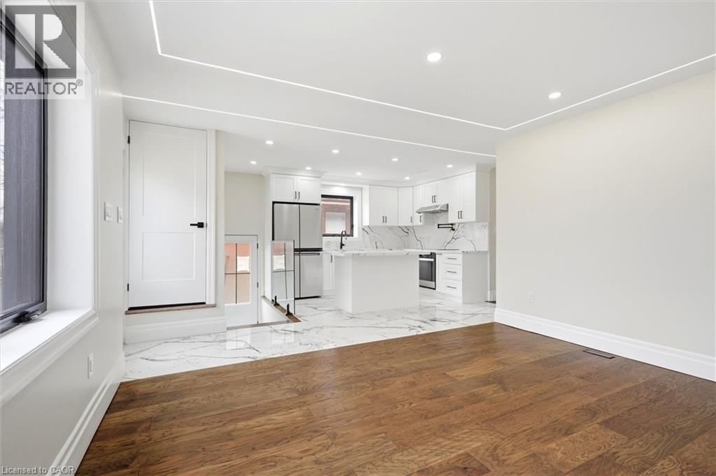 24 TREEVIEW Drive, Toronto, Ontario, M8W4B9 — Photo 6